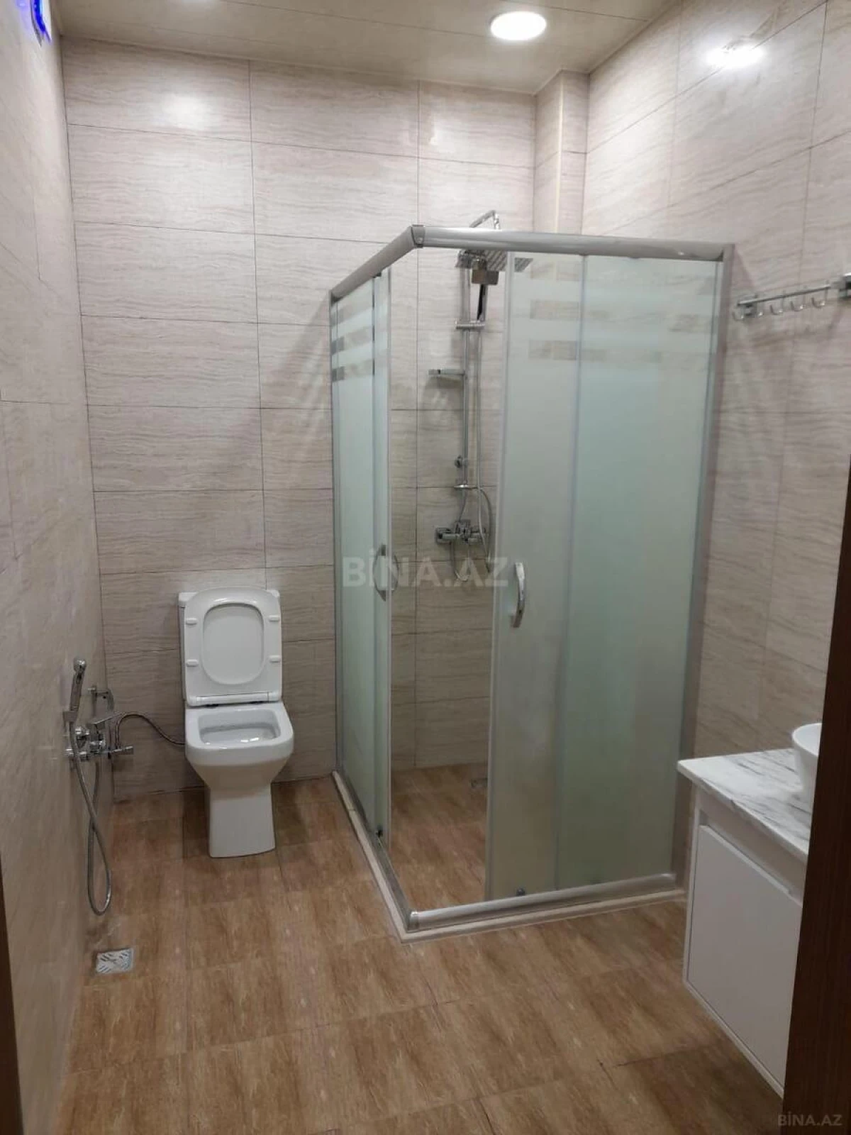Kirayə verilir 2 otaqlı ofis 70 m²