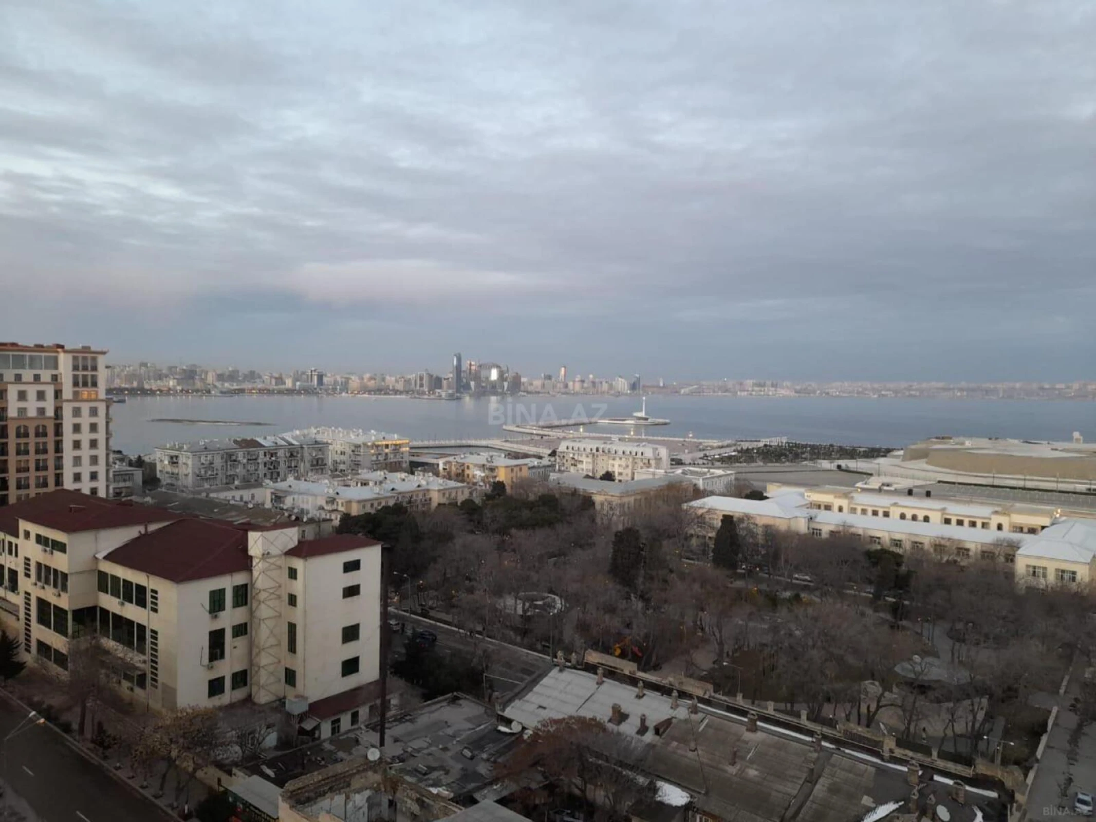 Kirayə verilir 2 otaqlı ofis 70 m²