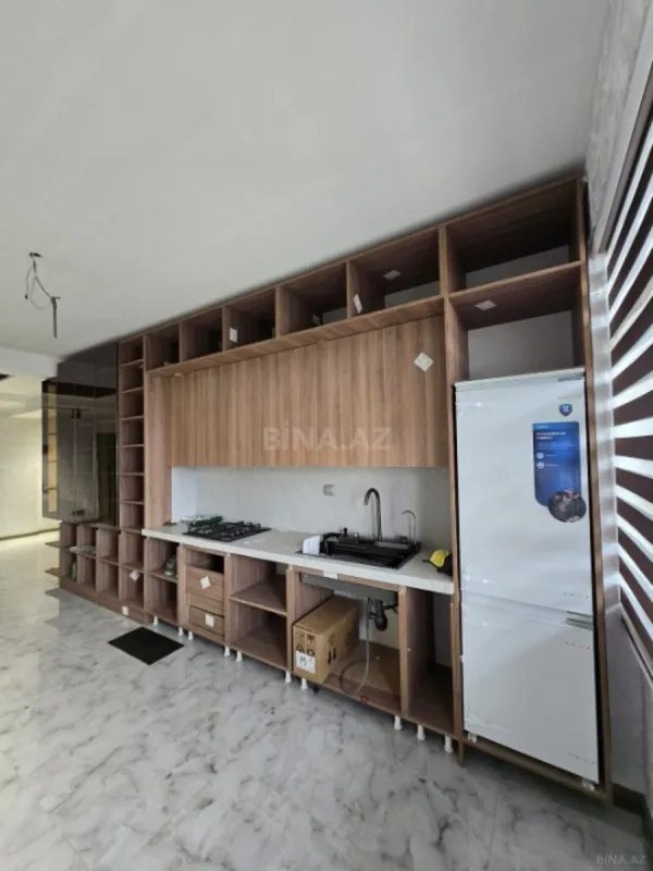Satılır 3 otaqlı mənzil 135 m²