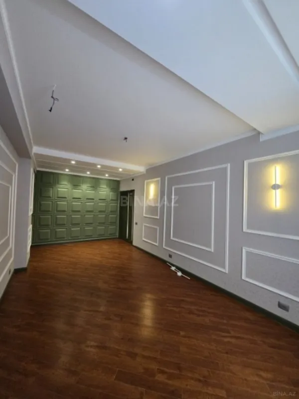 Satılır 3 otaqlı mənzil 135 m²