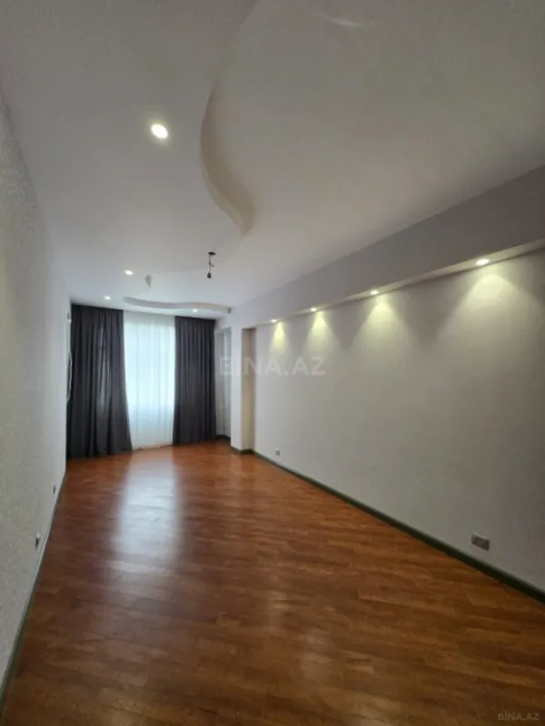 Satılır 3 otaqlı mənzil 135 m²