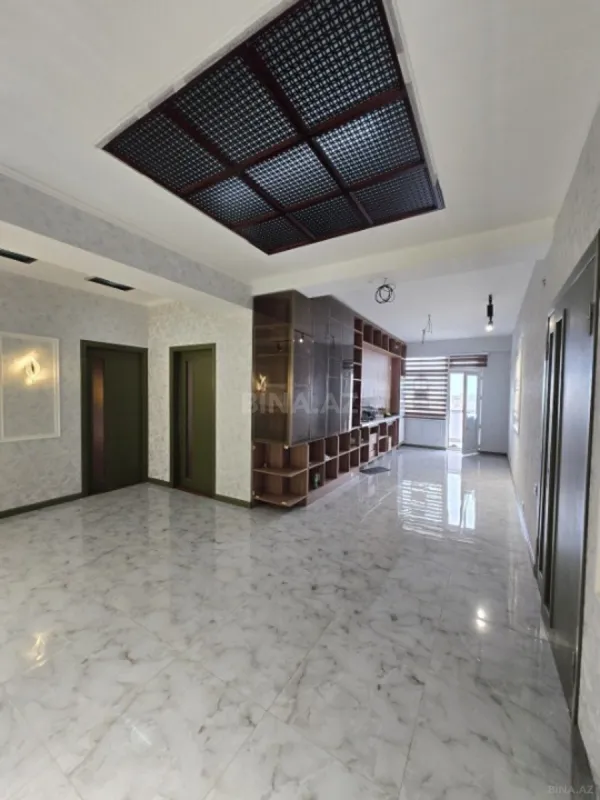Satılır 3 otaqlı mənzil 135 m²