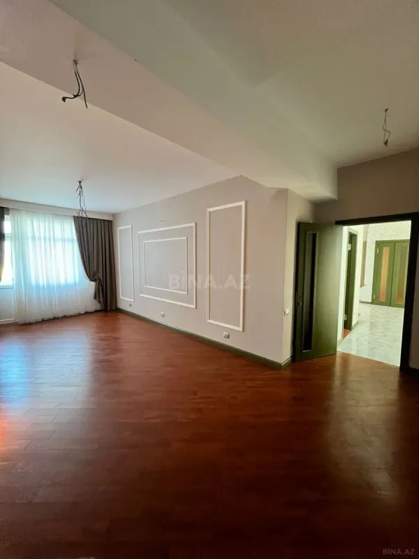 Satılır 3 otaqlı mənzil 135 m²