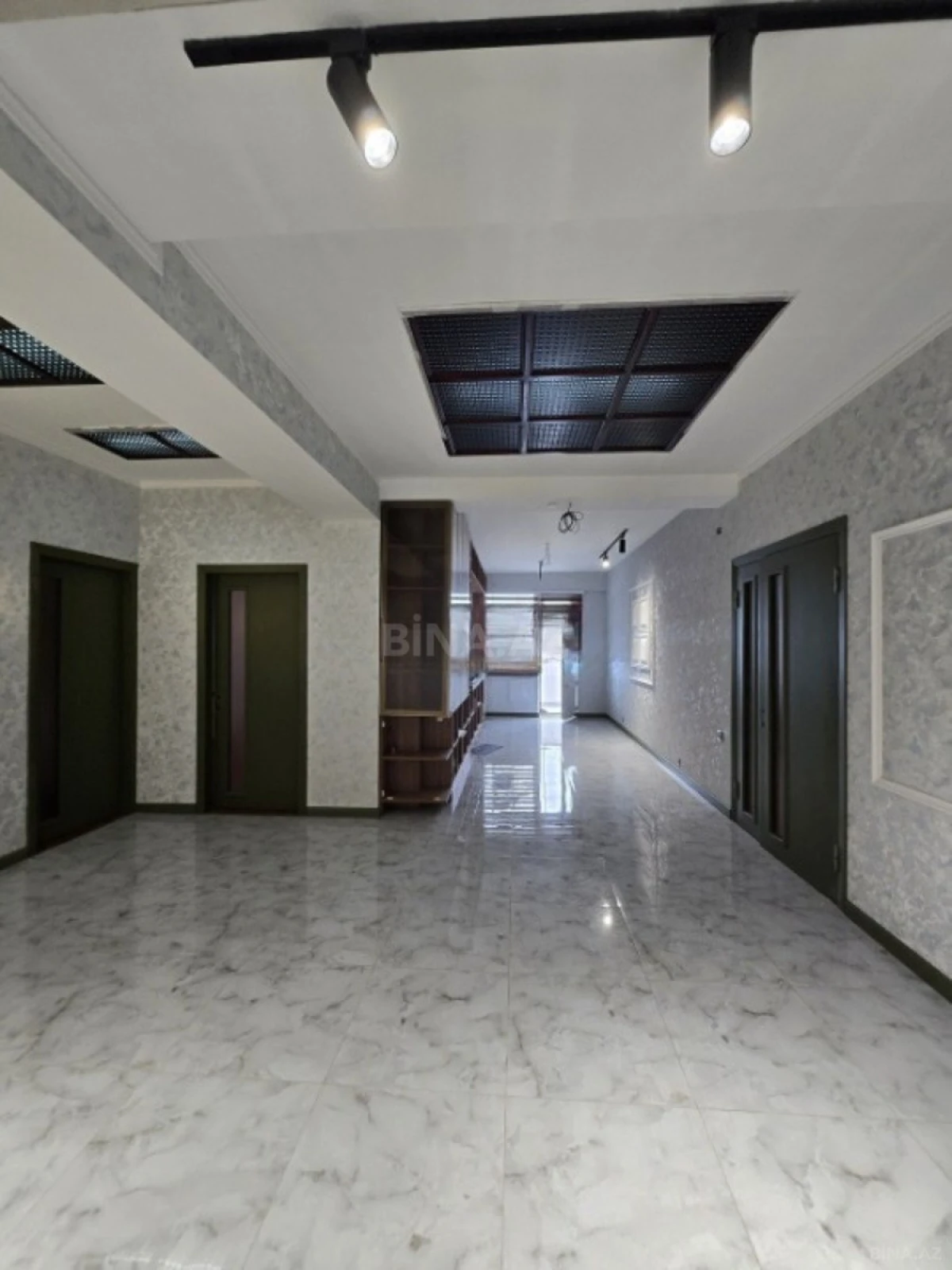 Satılır 3 otaqlı mənzil 135 m²