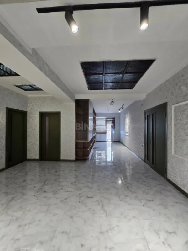 Satılır 3 otaqlı mənzil 135 m²