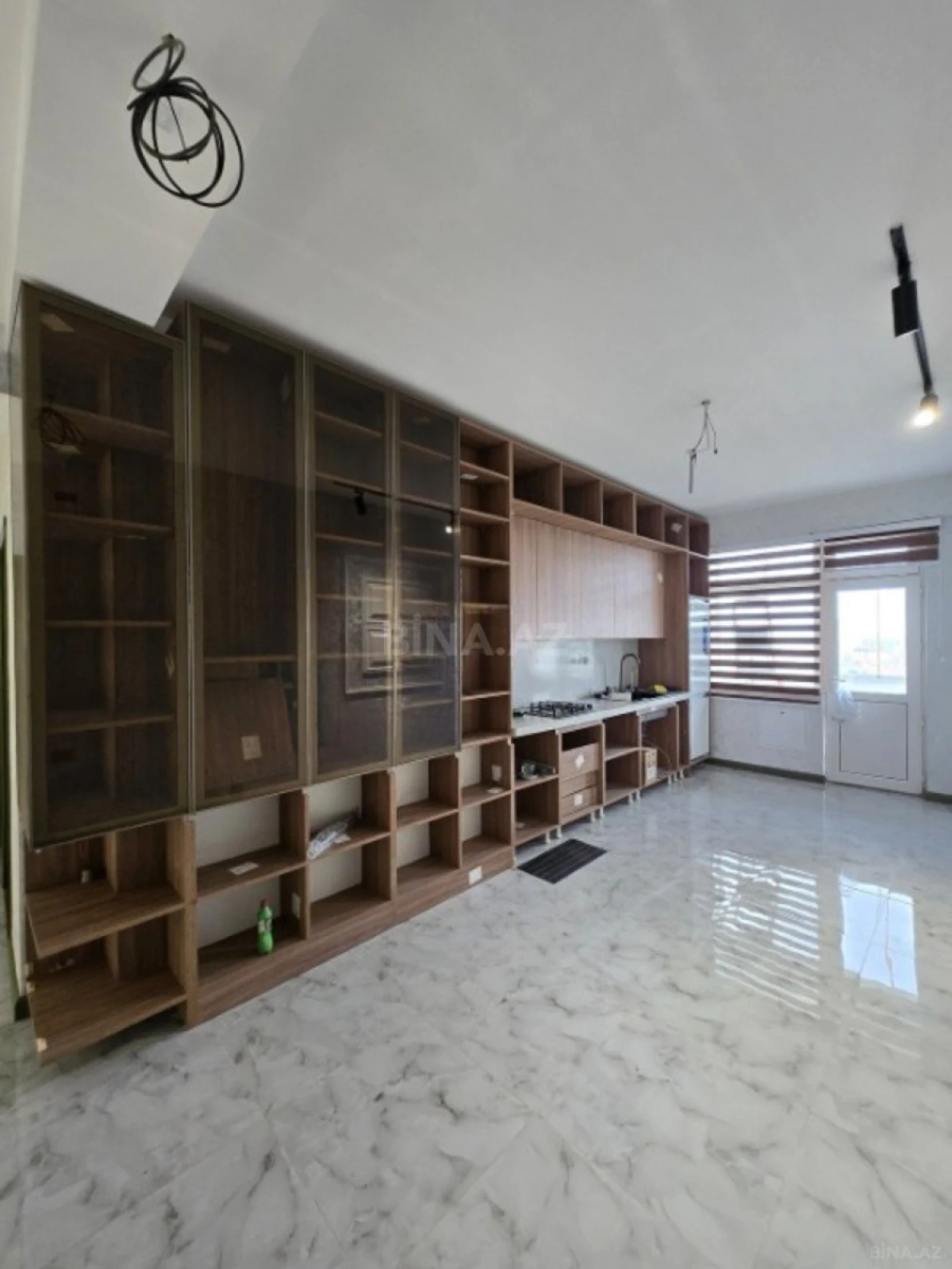Satılır 3 otaqlı mənzil 135 m²