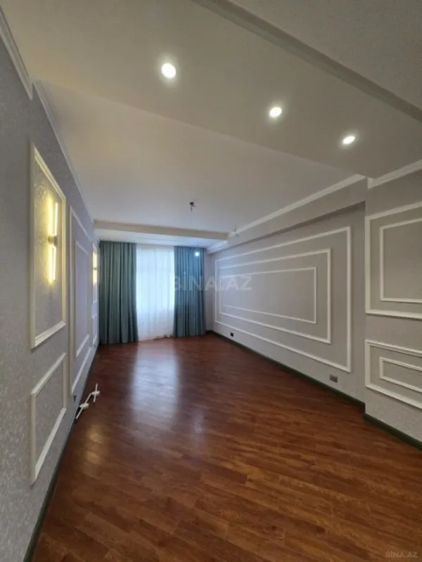 Satılır 3 otaqlı mənzil 135 m²