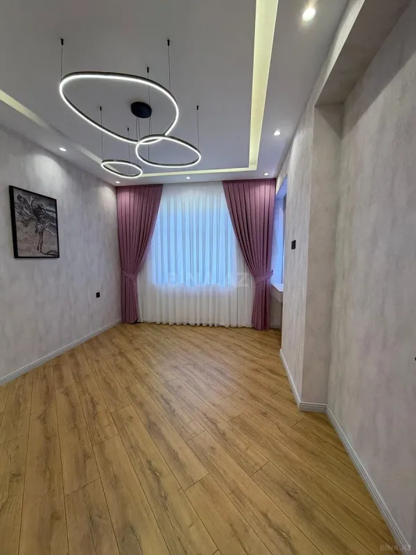 Satılır 2 otaqlı mənzil 82 m²