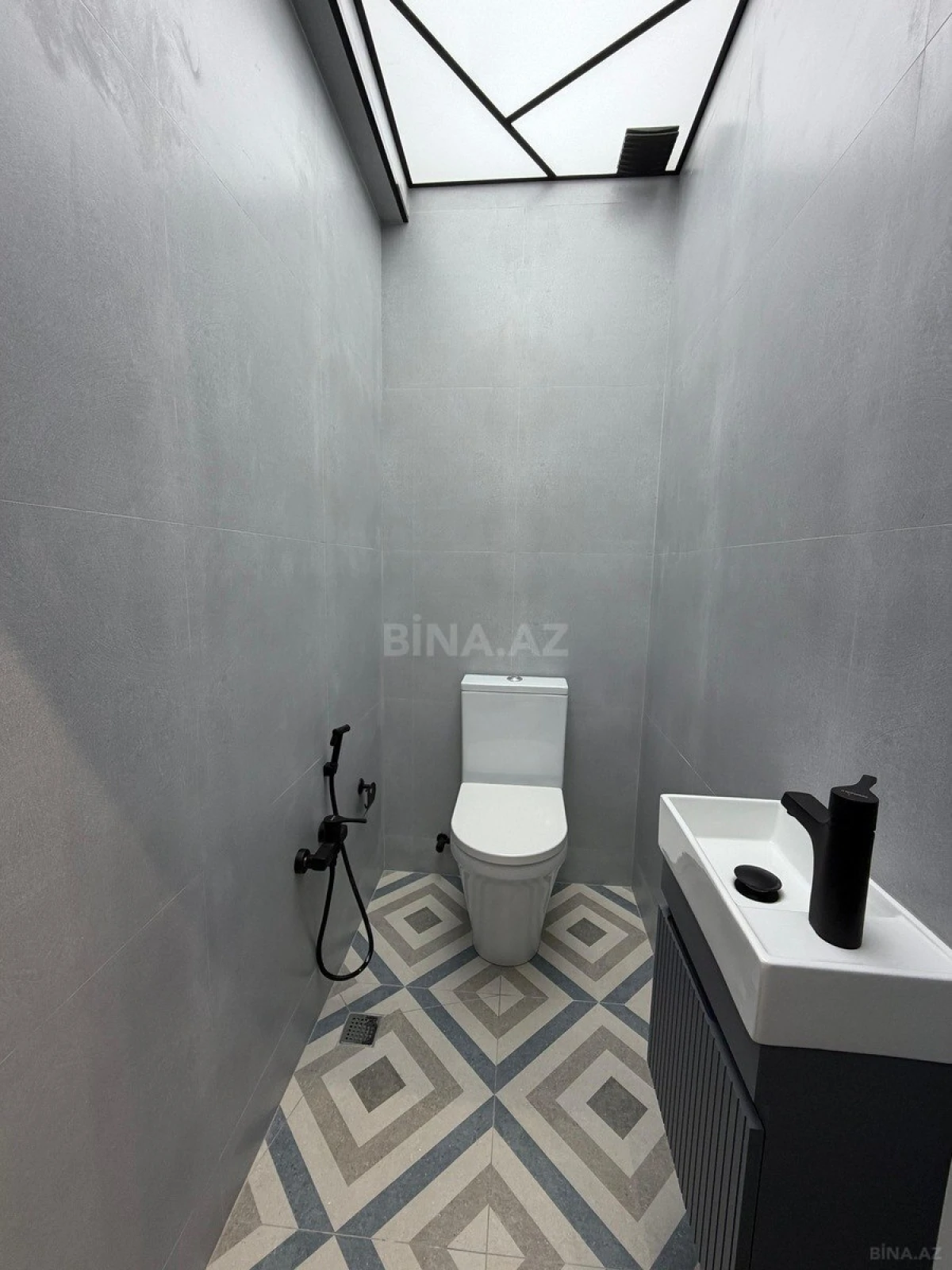 Satılır 2 otaqlı mənzil 82 m²
