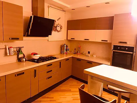 Kirayə verilir 4 otaqlı həyət evi 210 m²