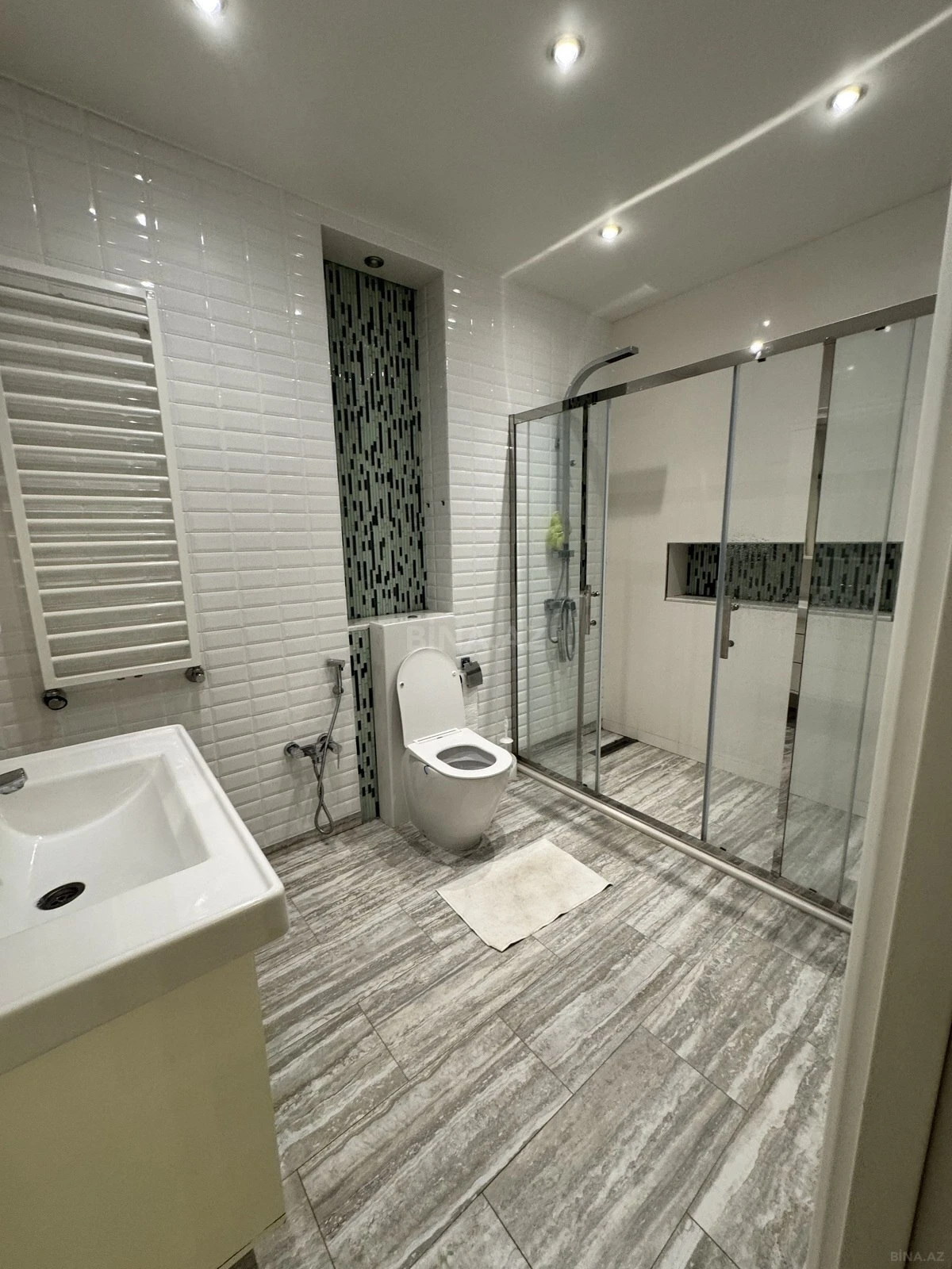 Kirayə verilir 4 otaqlı mənzil 210 m²