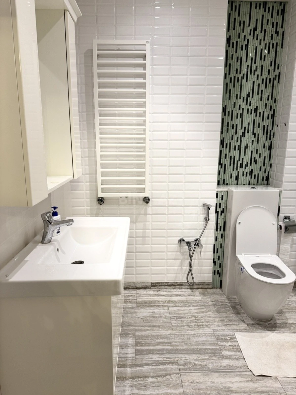 Kirayə verilir 4 otaqlı mənzil 210 m²