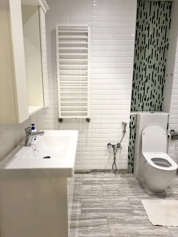 Kirayə verilir 4 otaqlı mənzil 210 m²