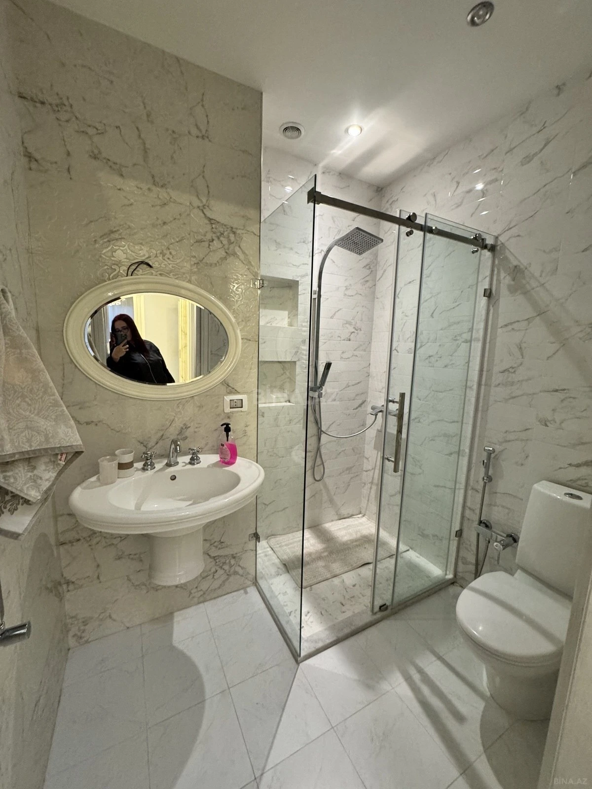 Kirayə verilir 4 otaqlı mənzil 210 m²