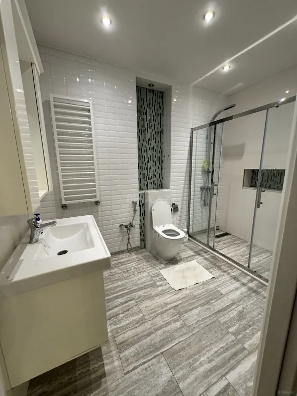 Kirayə verilir 4 otaqlı mənzil 210 m²