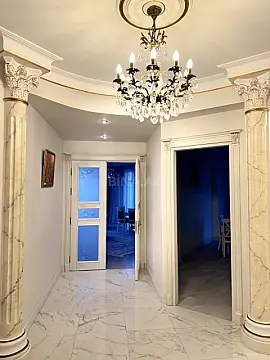 Kirayə verilir 4 otaqlı mənzil 210 m²