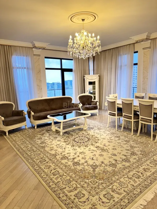 Kirayə verilir 4 otaqlı mənzil 210 m²