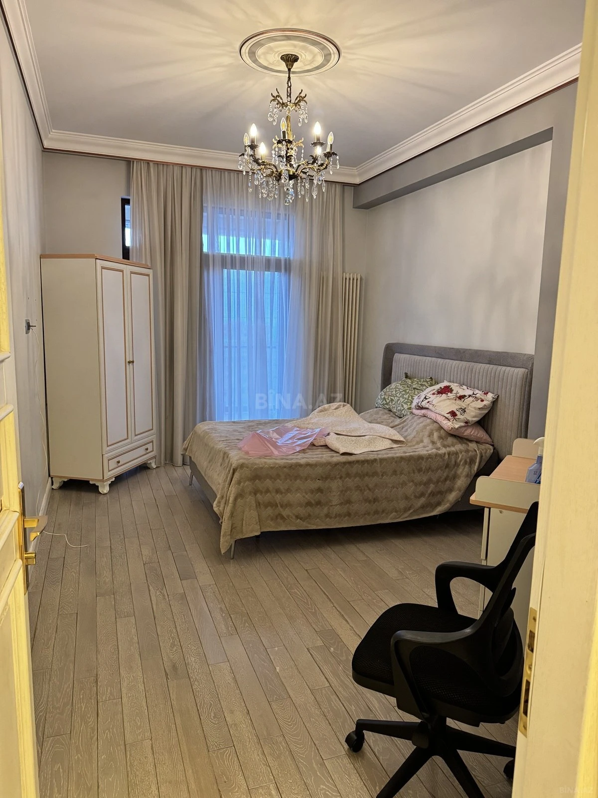 Kirayə verilir 4 otaqlı mənzil 210 m²