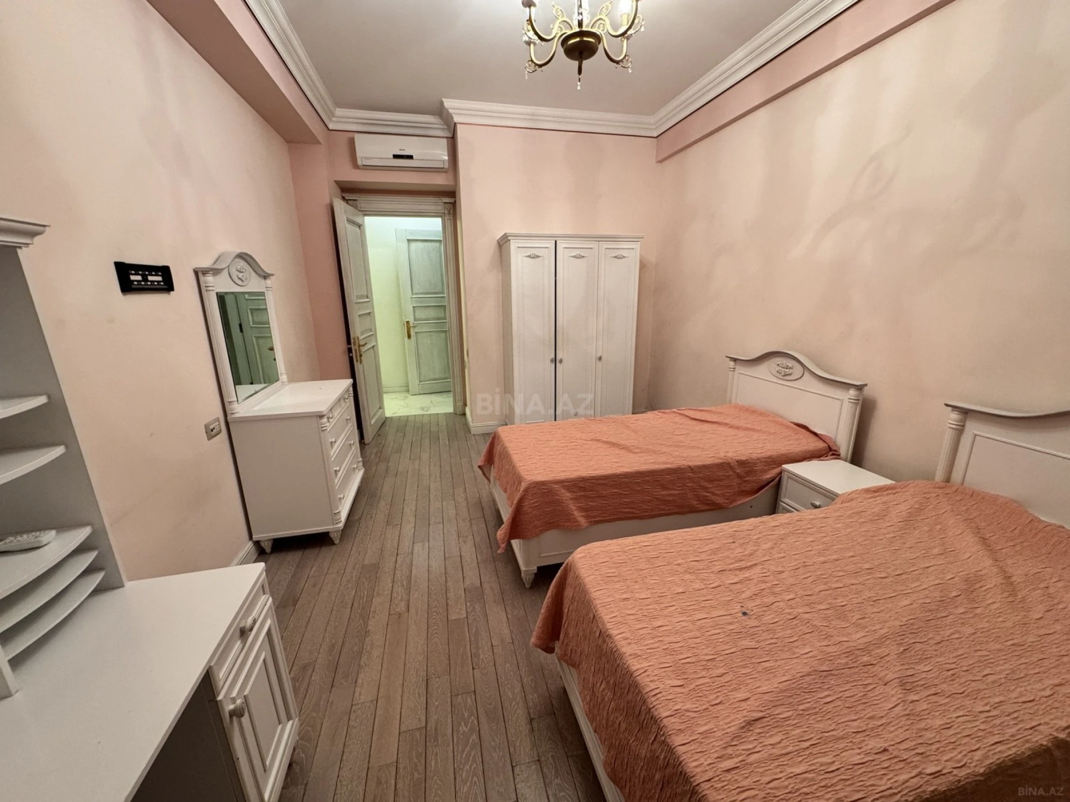 Kirayə verilir 4 otaqlı mənzil 210 m²