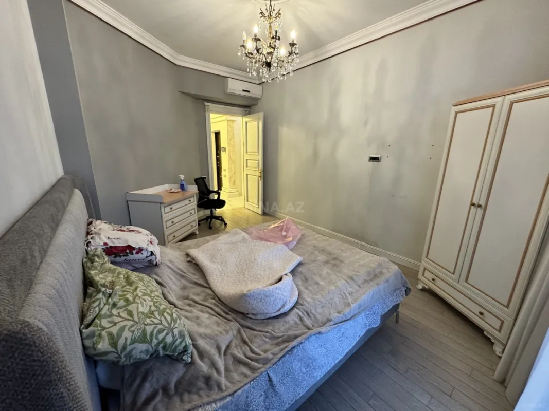 Kirayə verilir 4 otaqlı mənzil 210 m²