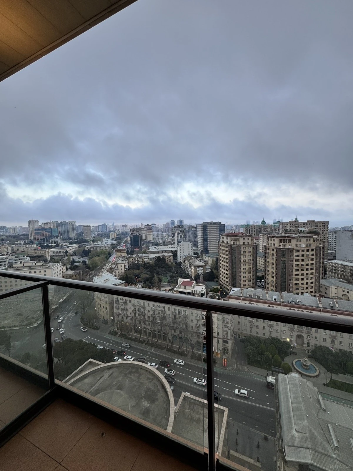 Kirayə verilir 4 otaqlı mənzil 210 m²