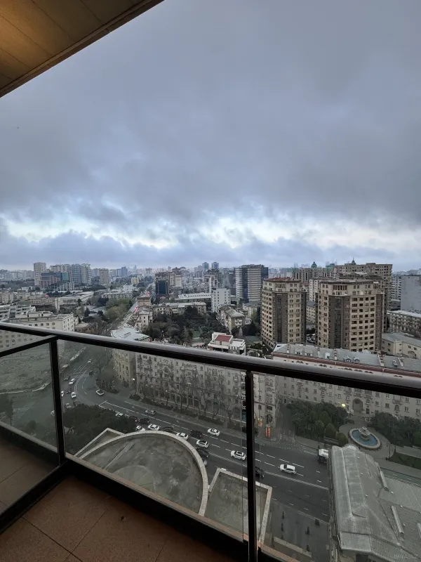 Kirayə verilir 4 otaqlı mənzil 210 m²