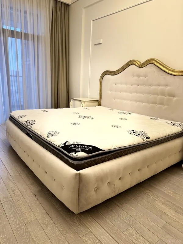Kirayə verilir 4 otaqlı mənzil 210 m²
