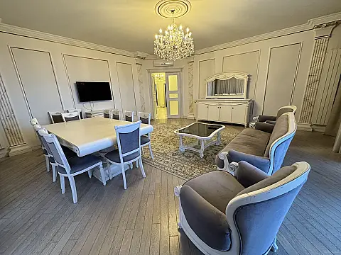 Kirayə verilir 4 otaqlı mənzil 210 m² — Bakı, Nizami 4 otaq 210.00 m²