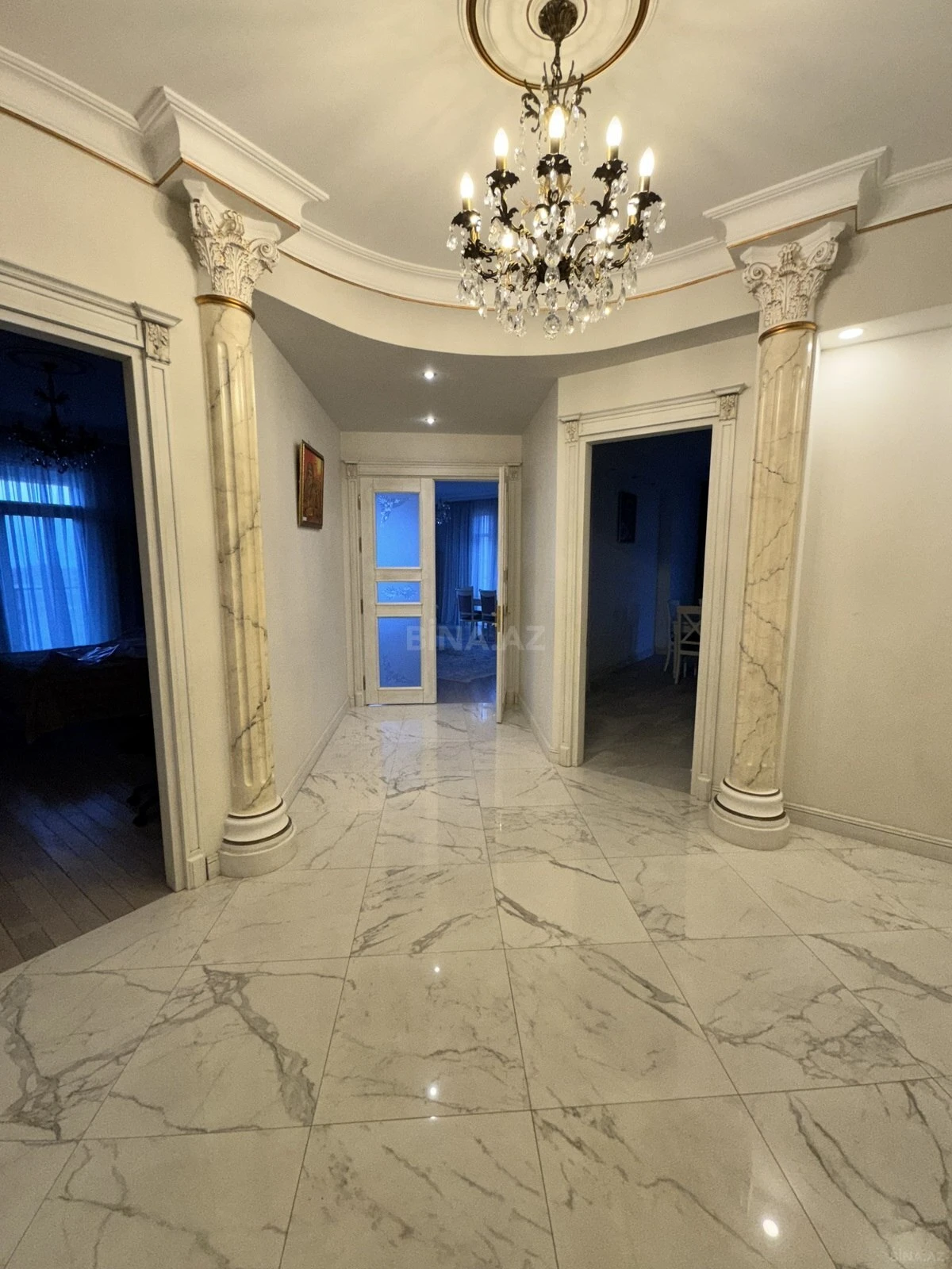 Kirayə verilir 4 otaqlı mənzil 210 m²