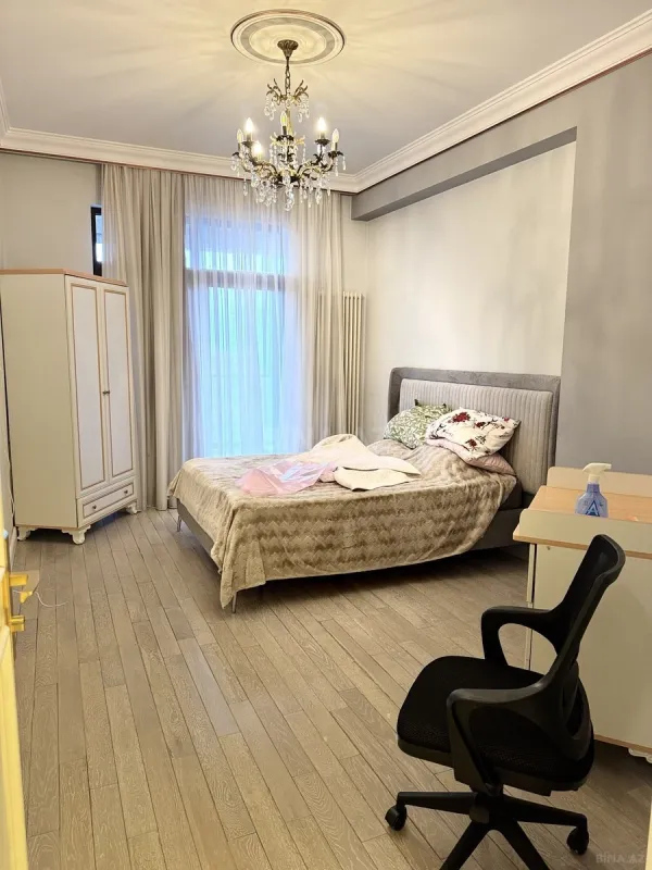 Kirayə verilir 4 otaqlı mənzil 210 m²