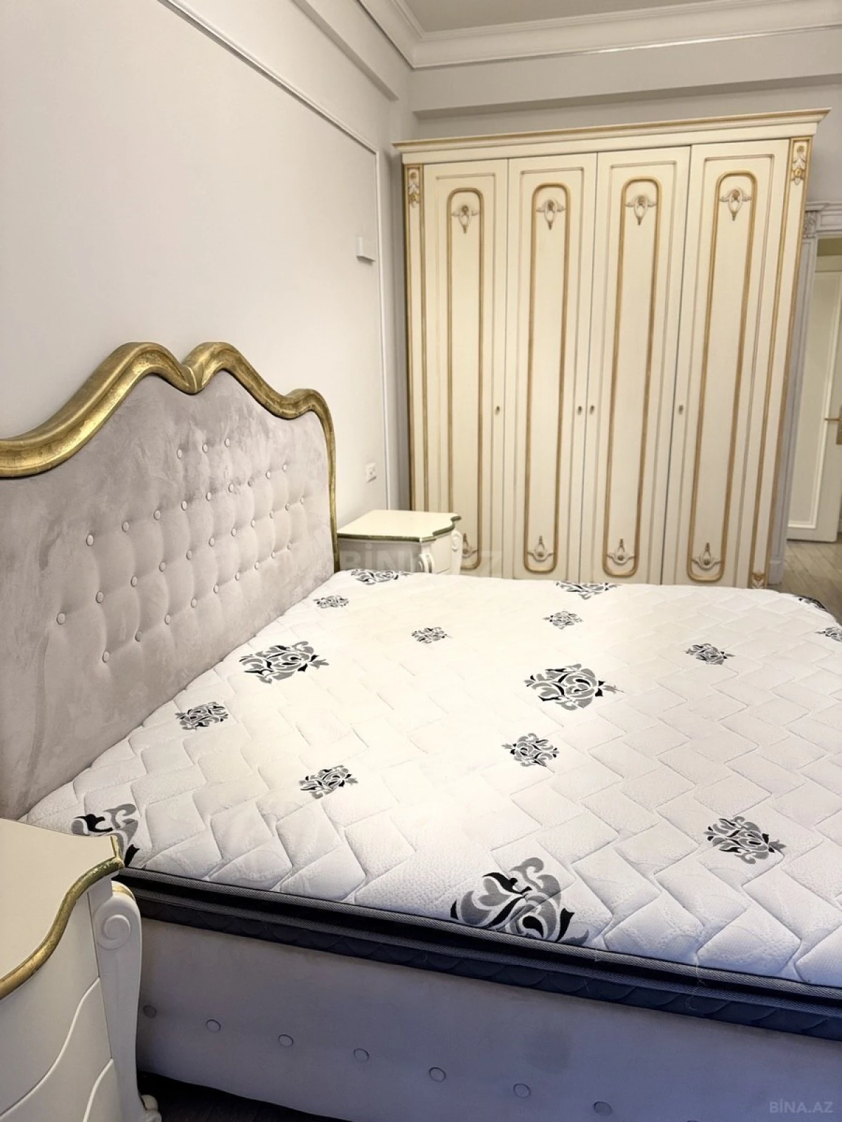 Kirayə verilir 4 otaqlı mənzil 210 m²