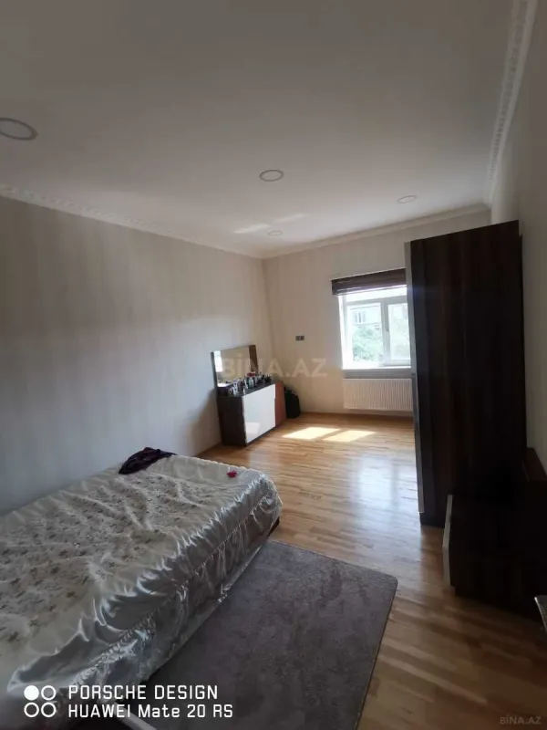 Satılır 6 otaqlı həyət evi 300 m²