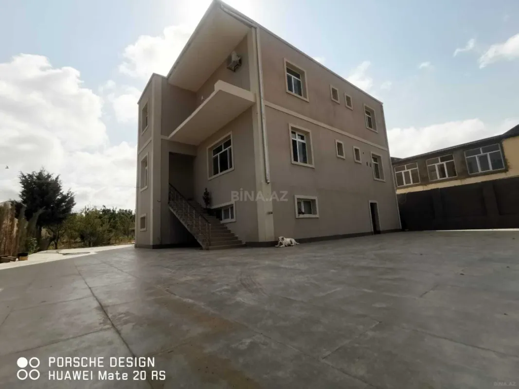 Satılır 6 otaqlı həyət evi 300 m²