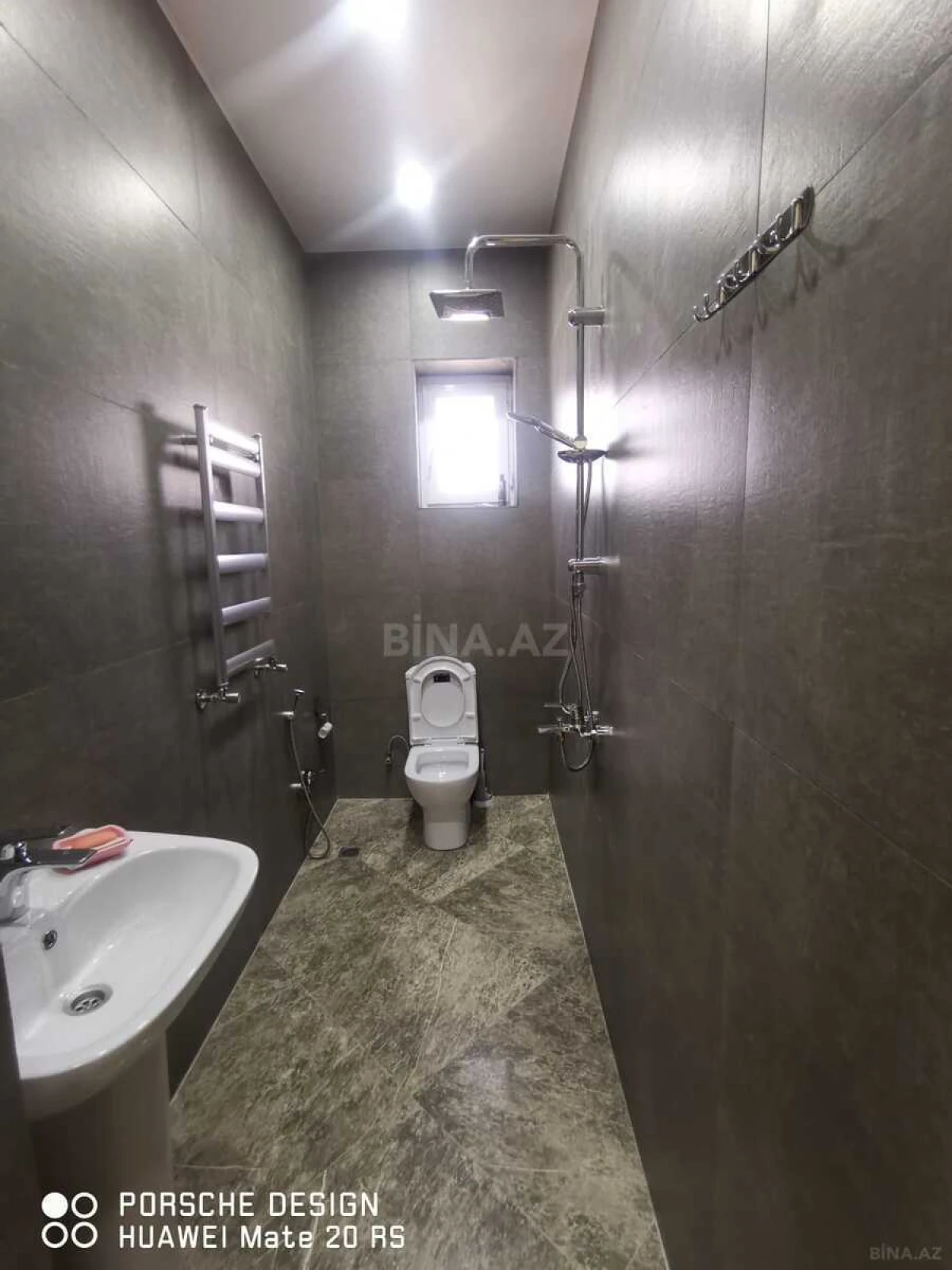 Satılır 6 otaqlı həyət evi 300 m²