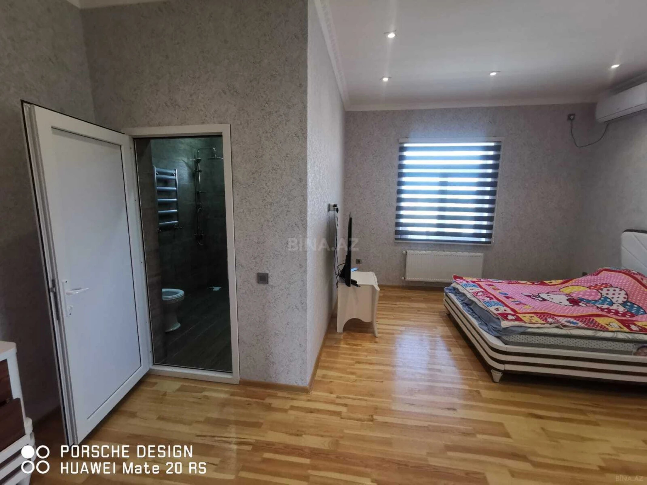 Satılır 6 otaqlı həyət evi 300 m²