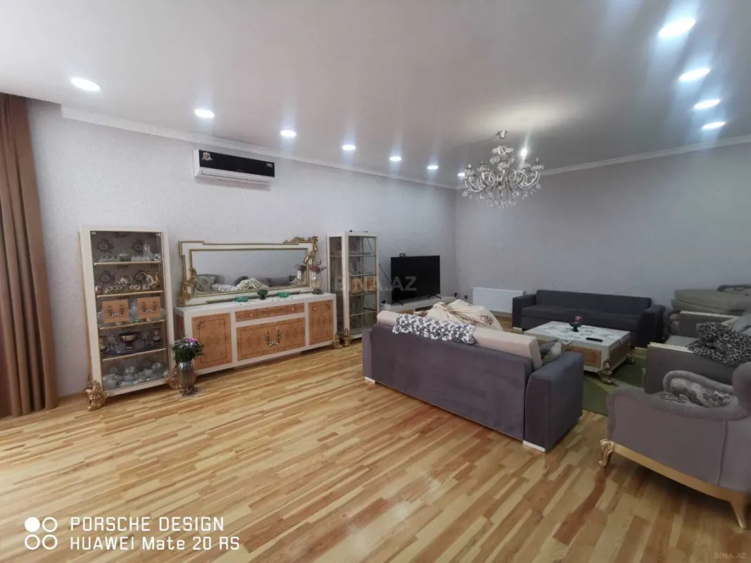 Satılır 6 otaqlı həyət evi 300 m²