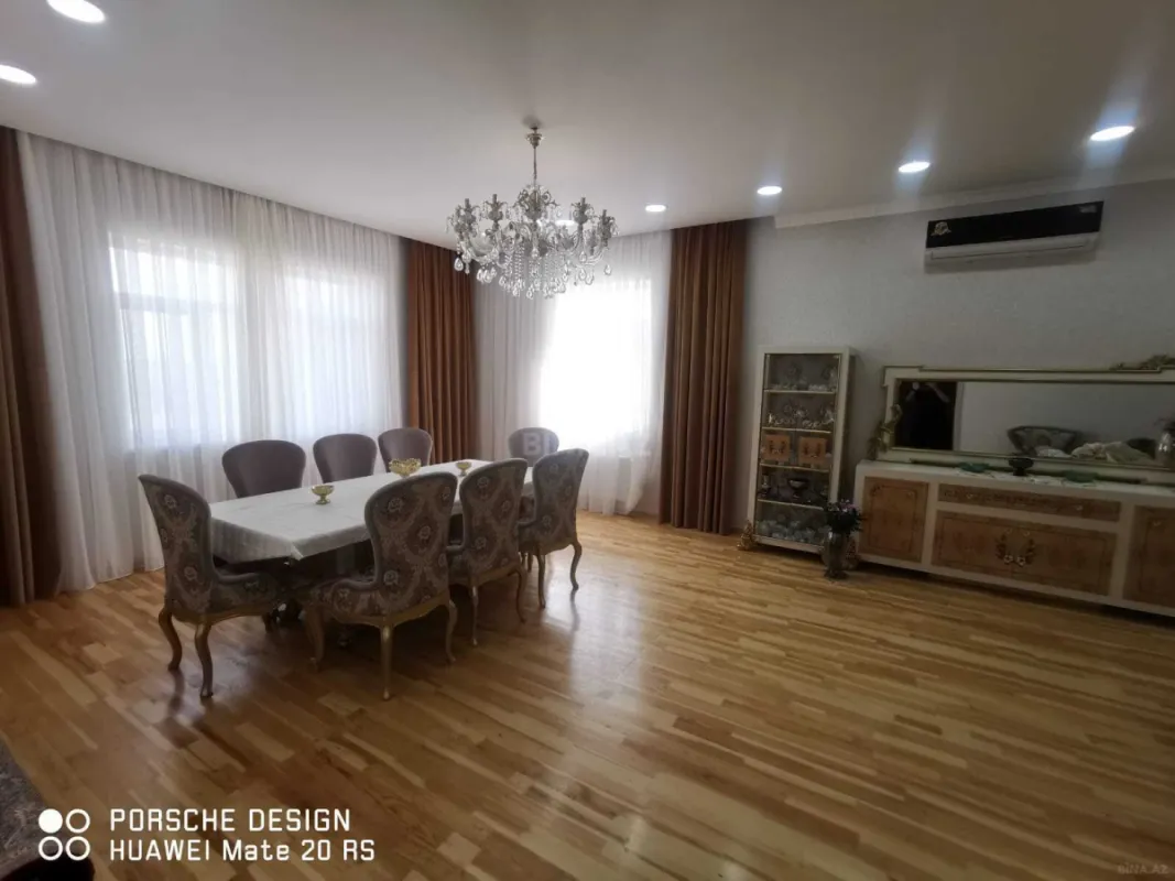 Satılır 6 otaqlı həyət evi 300 m²
