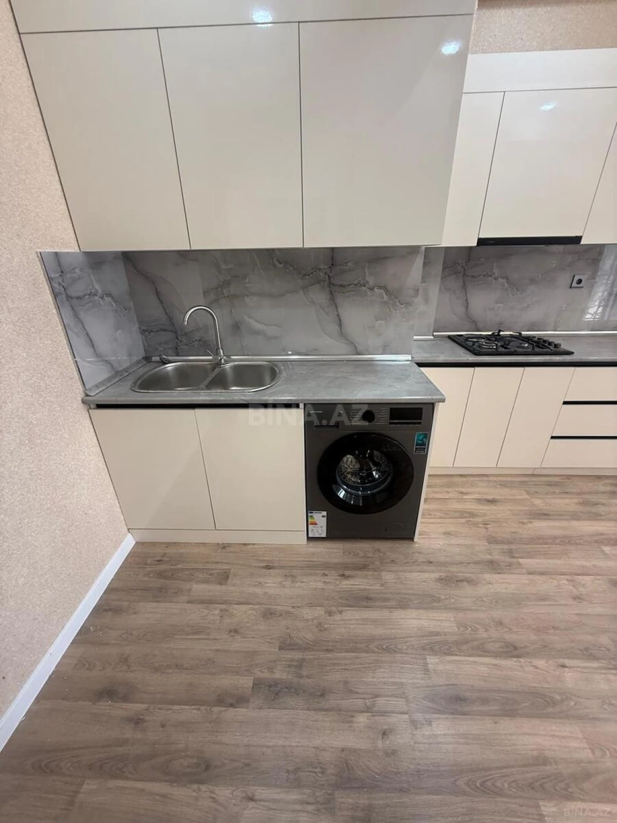 Kirayə verilir 3 otaqlı mənzil 100 m²