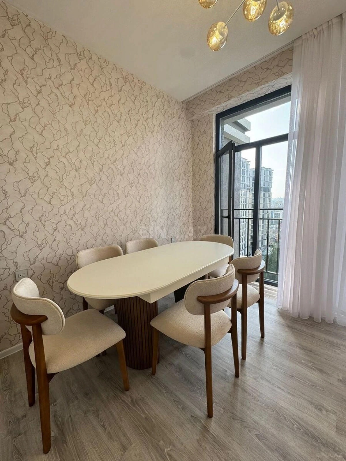 Kirayə verilir 2 otaqlı mənzil 65 m²