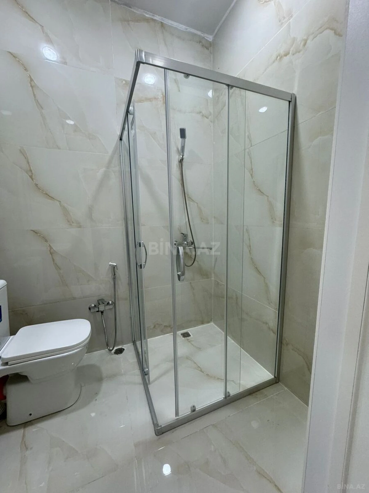 Kirayə verilir 2 otaqlı mənzil 65 m²