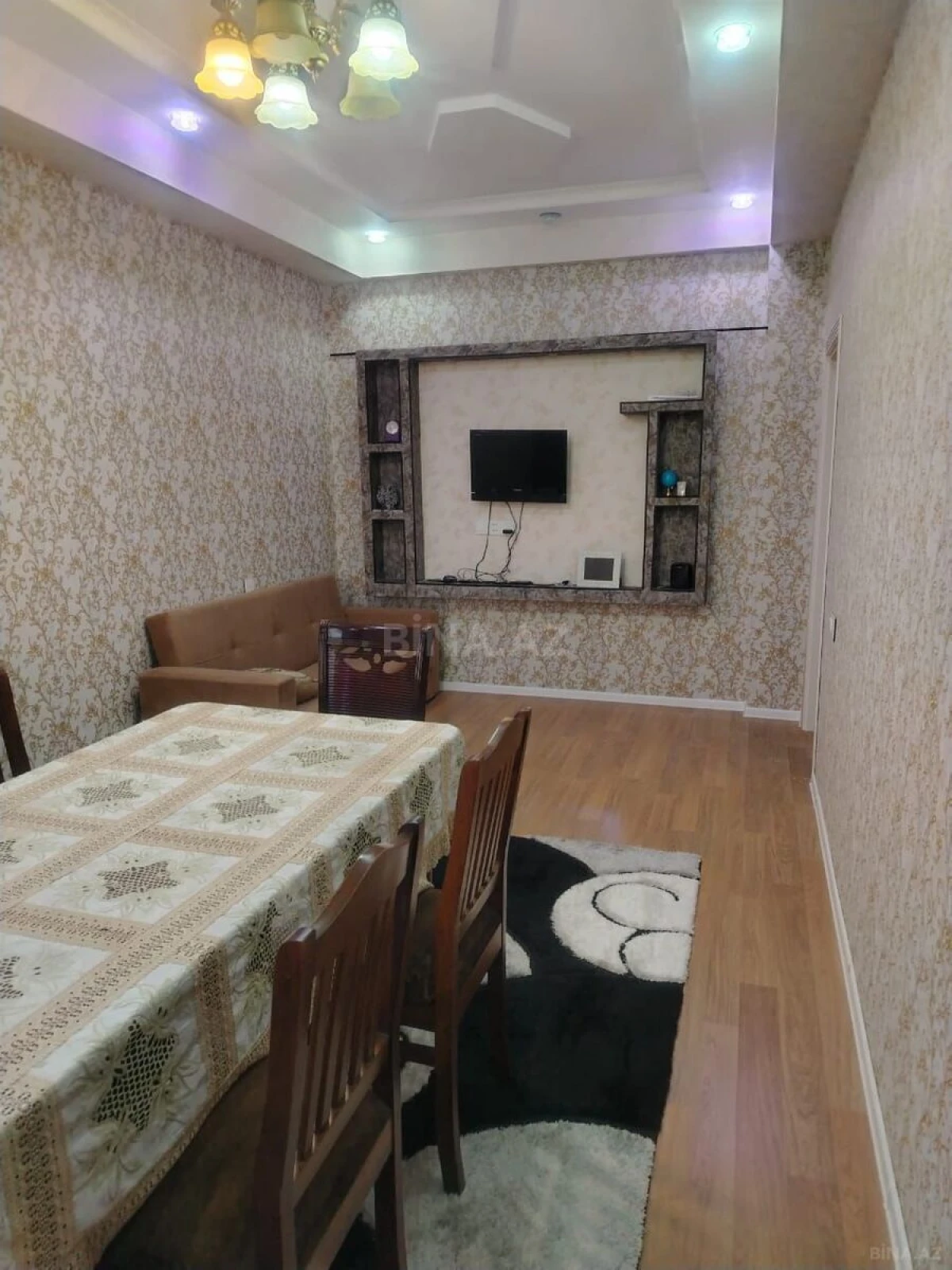 Kirayə verilir 2 otaqlı mənzil 68 m²