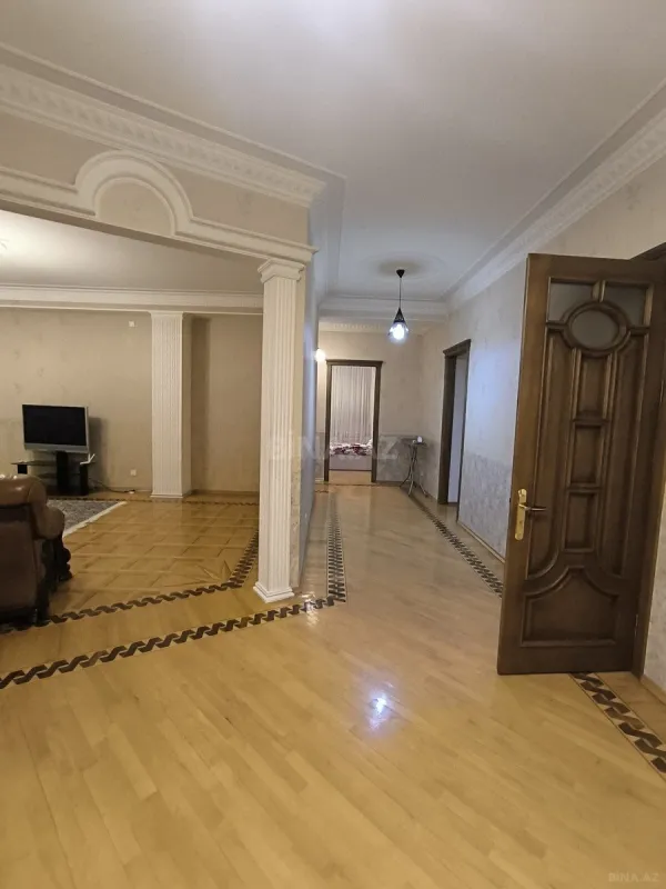 Kirayə verilir 4 otaqlı mənzil 210 m²