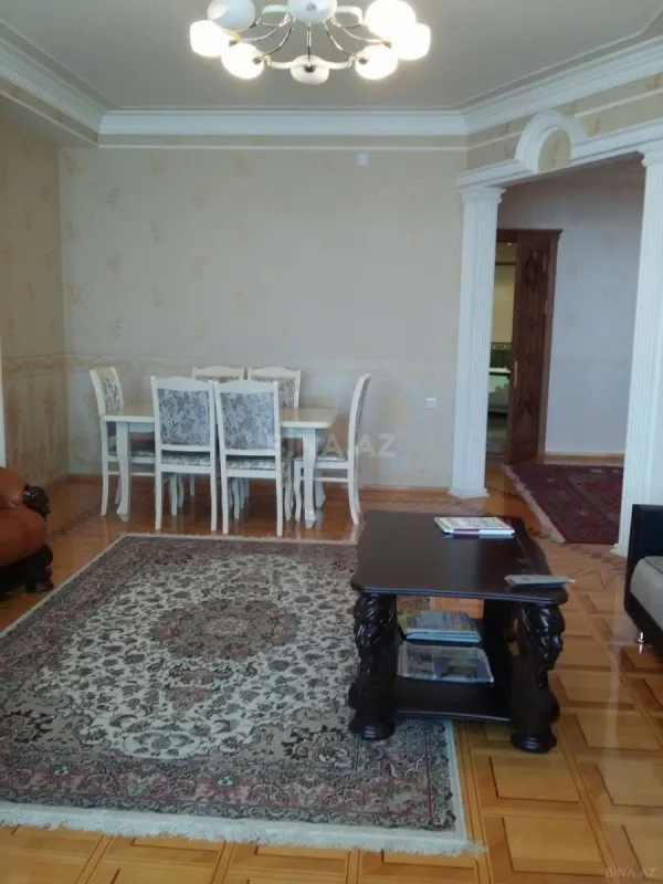 Kirayə verilir 4 otaqlı mənzil 210 m²