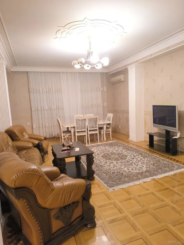 Kirayə verilir 4 otaqlı mənzil 210 m²