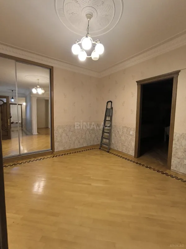 Kirayə verilir 4 otaqlı mənzil 210 m²