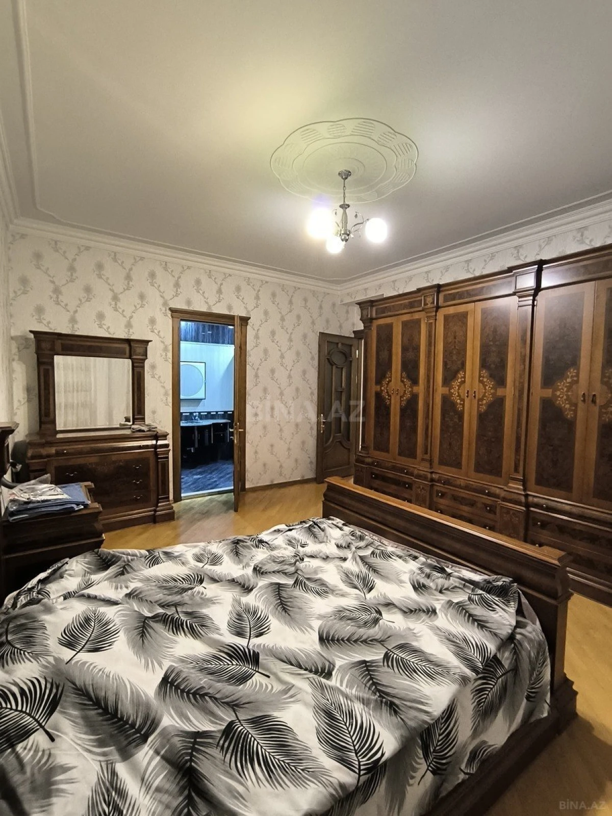 Kirayə verilir 4 otaqlı mənzil 210 m²