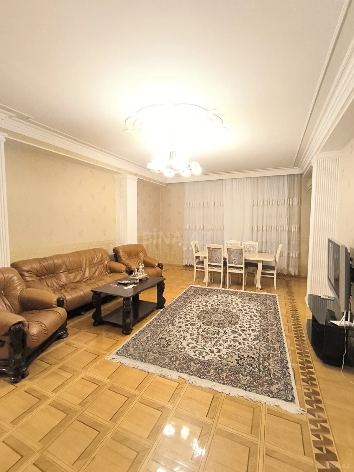 Kirayə verilir 4 otaqlı mənzil 210 m²