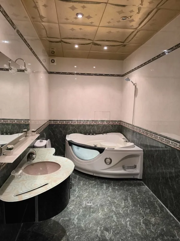 Kirayə verilir 4 otaqlı mənzil 210 m²