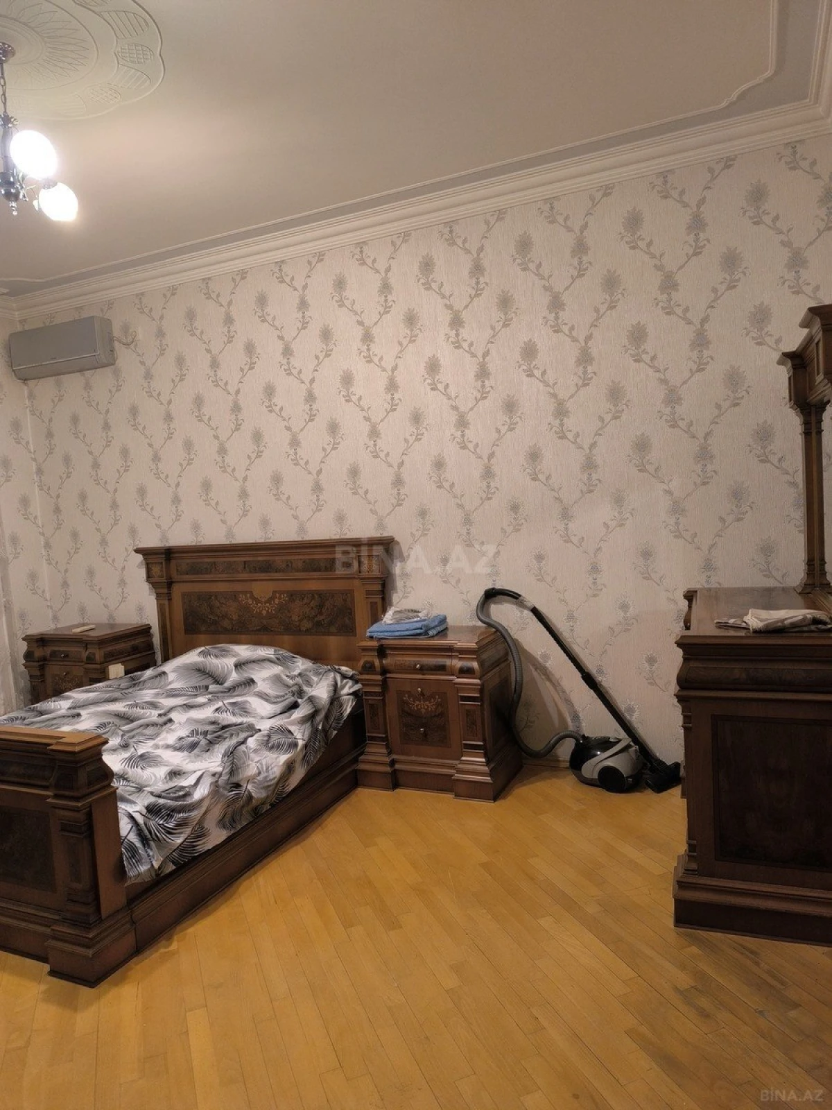 Kirayə verilir 4 otaqlı mənzil 210 m²