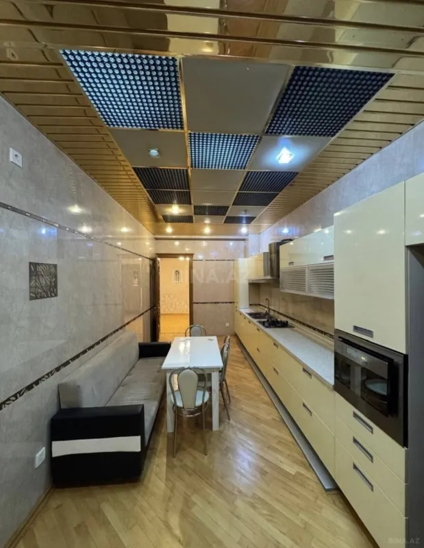 Kirayə verilir 4 otaqlı mənzil 210 m²